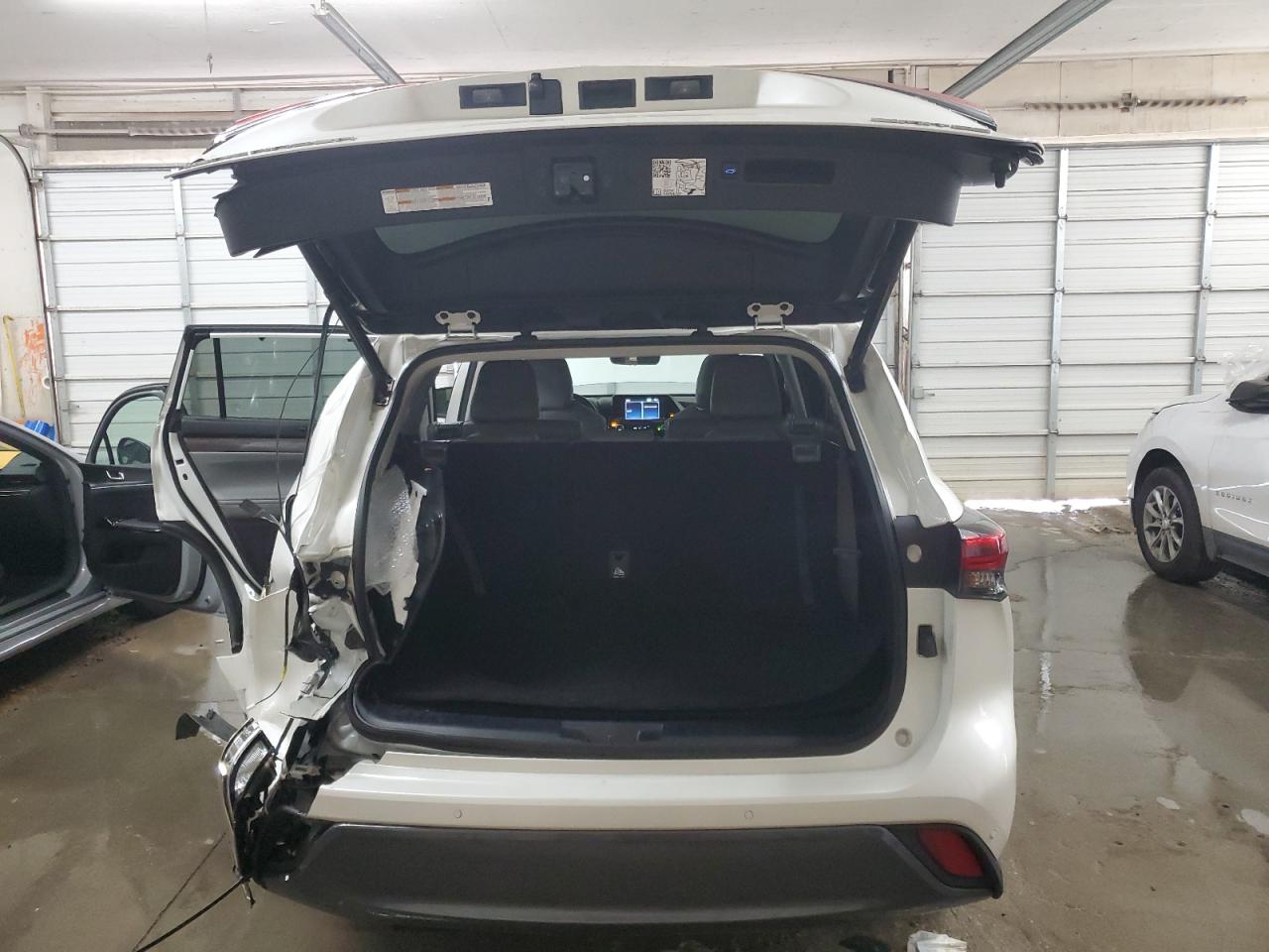 2021 Toyota Highlander - Image 6