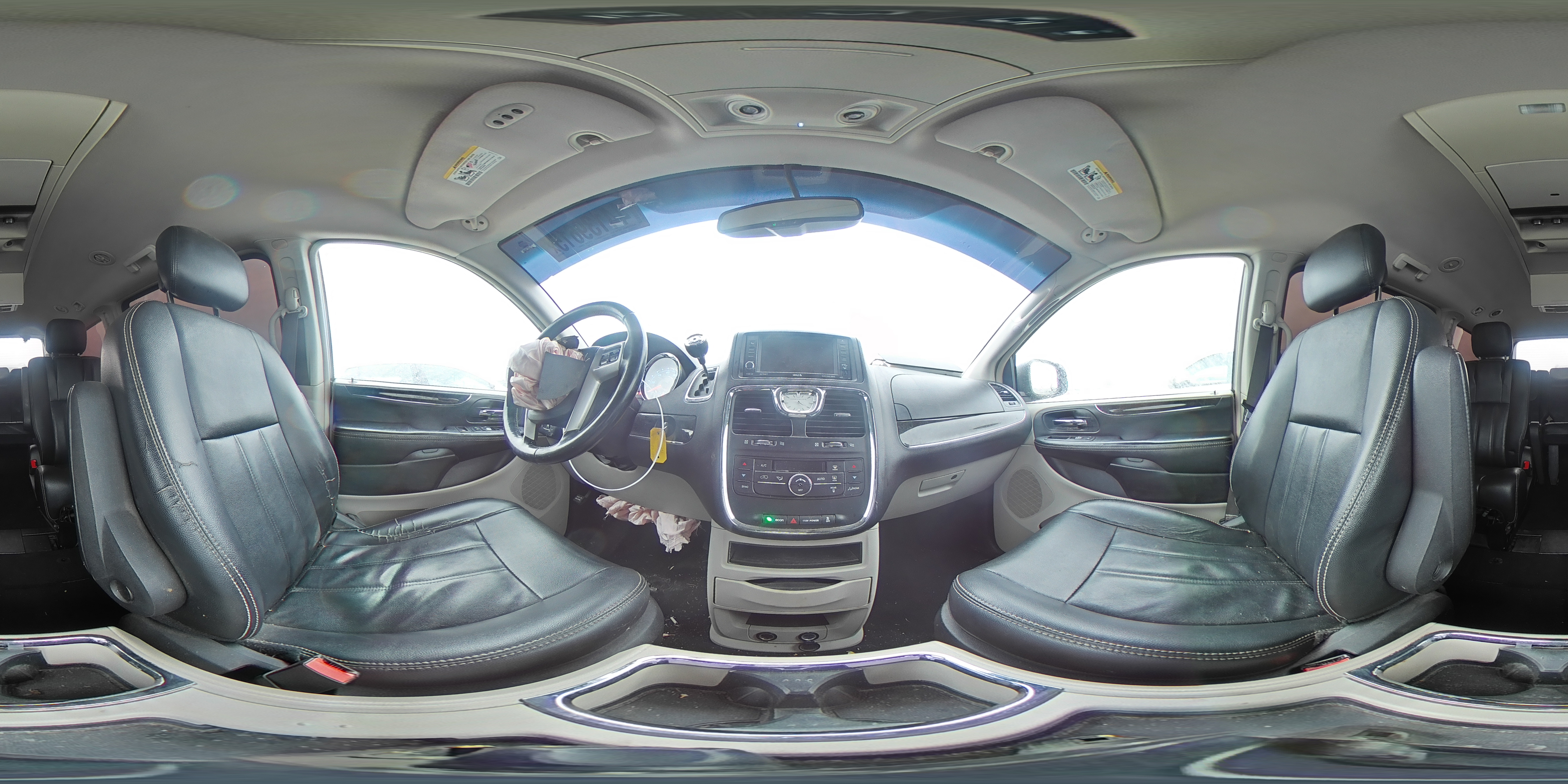 2015 Chrysler Town & Country - Image 13