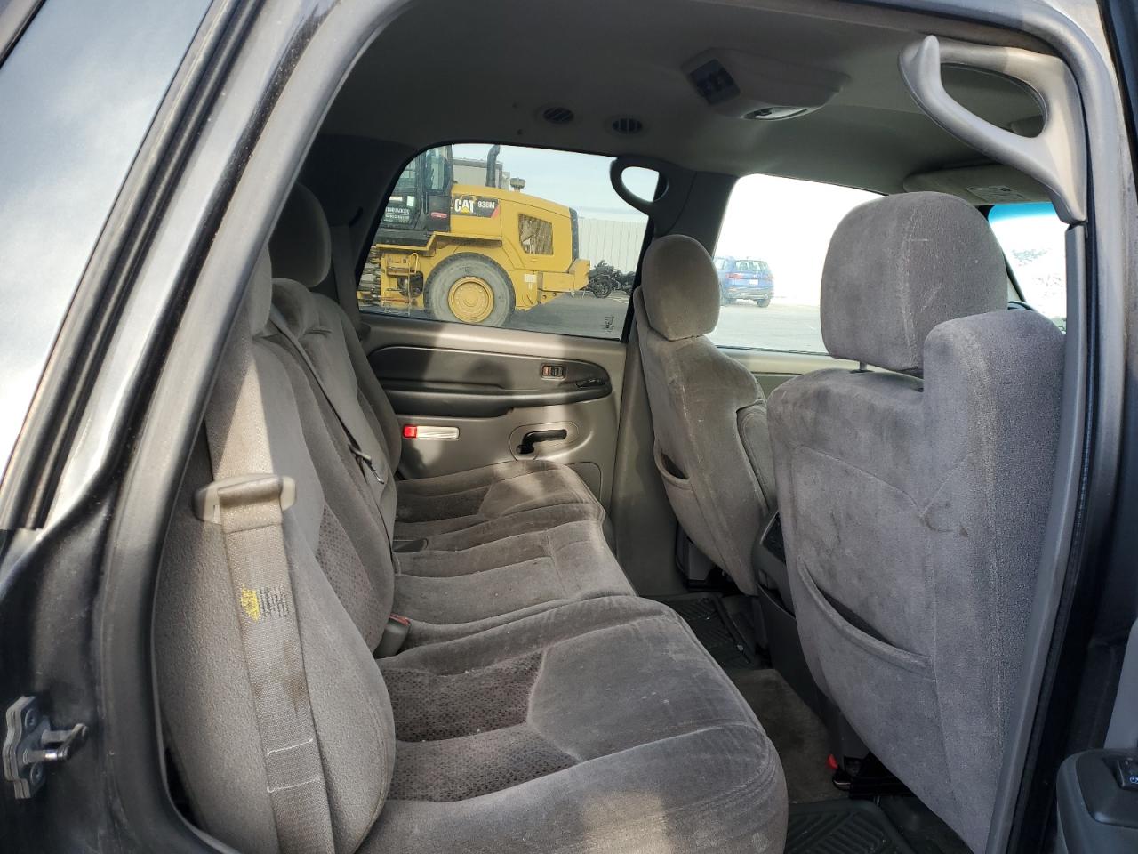 2003 Chevrolet Tahoe - Image 10