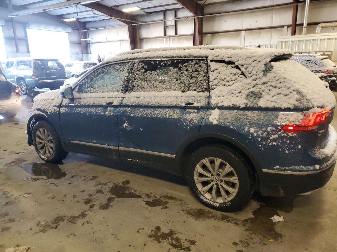 2018 Volkswagen Tiguan - Image 2