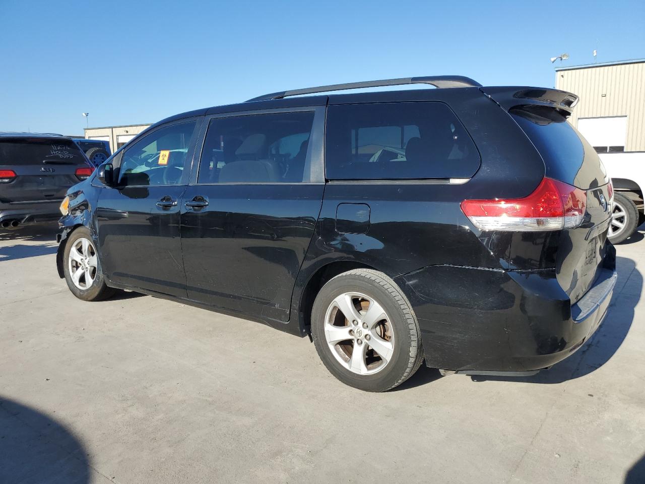 2011 Toyota Sienna - Image 2