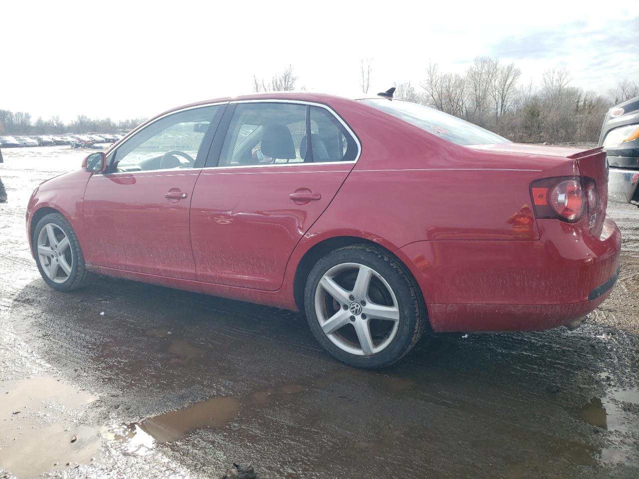 2010 Volkswagen Jetta - Image 2