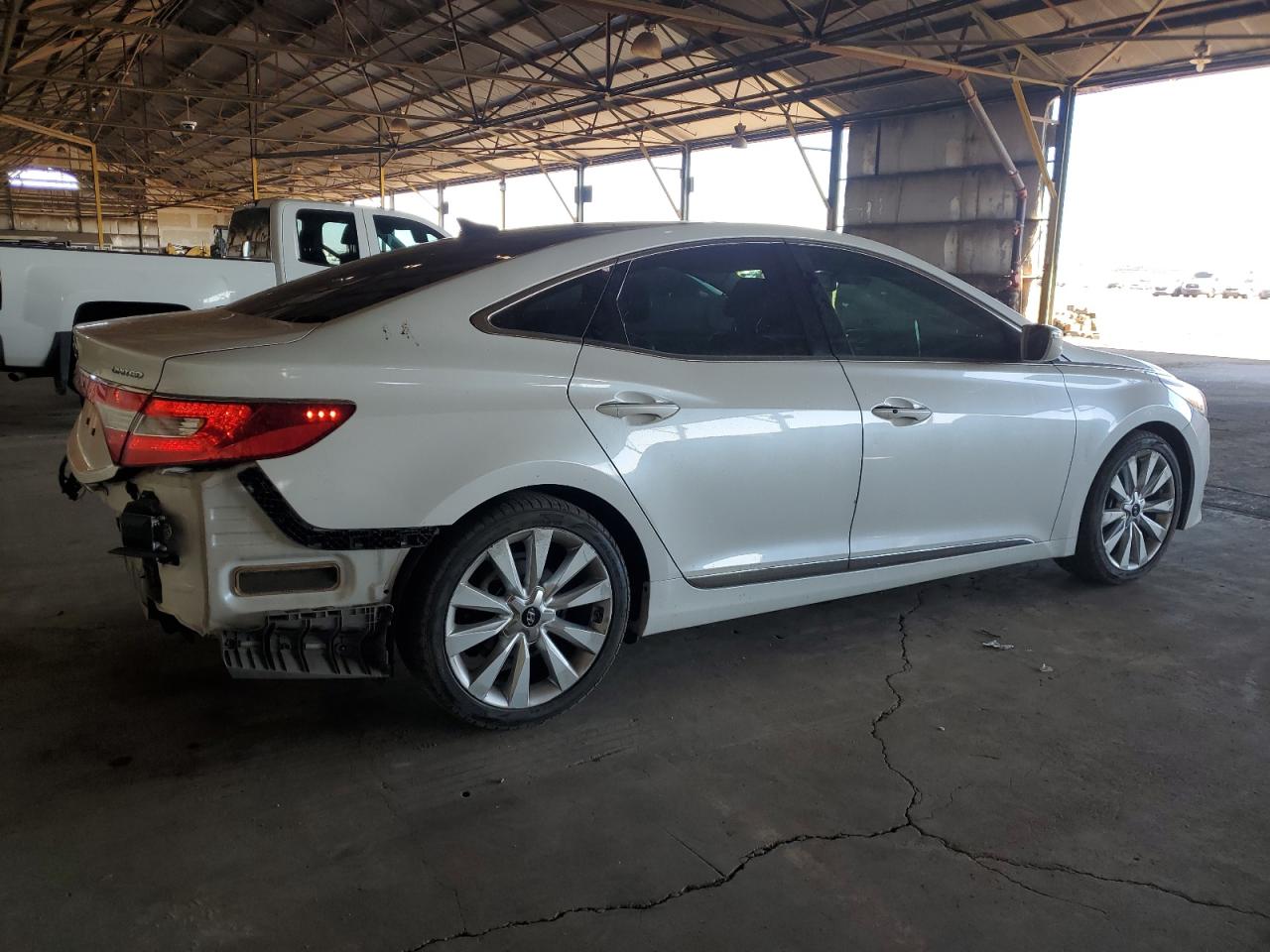 2016 Hyundai Azera - Image 3