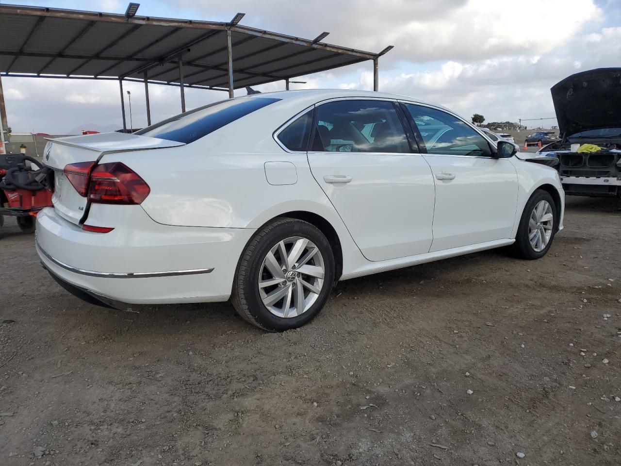 2018 Volkswagen Passat - Image 3