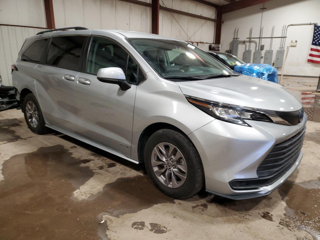 2021 Toyota Sienna - Image 4