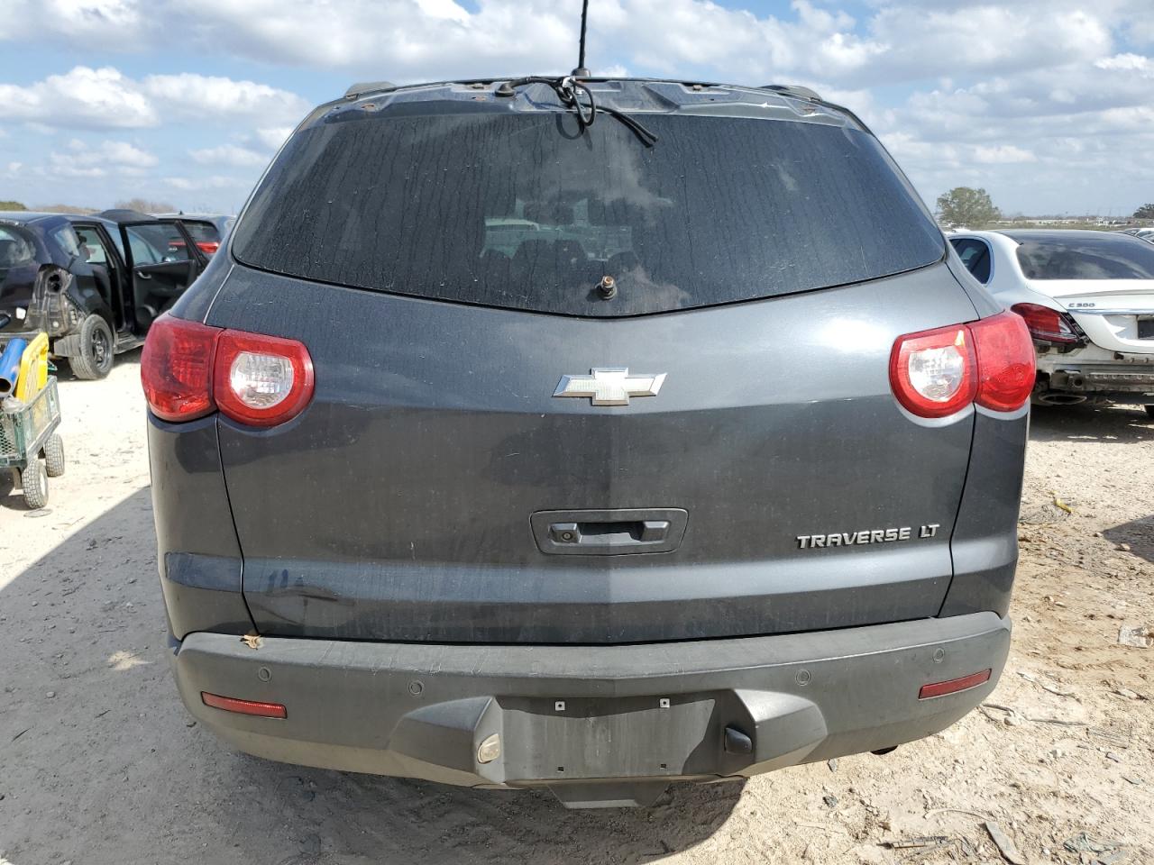 2010 Chevrolet Traverse - Image 6