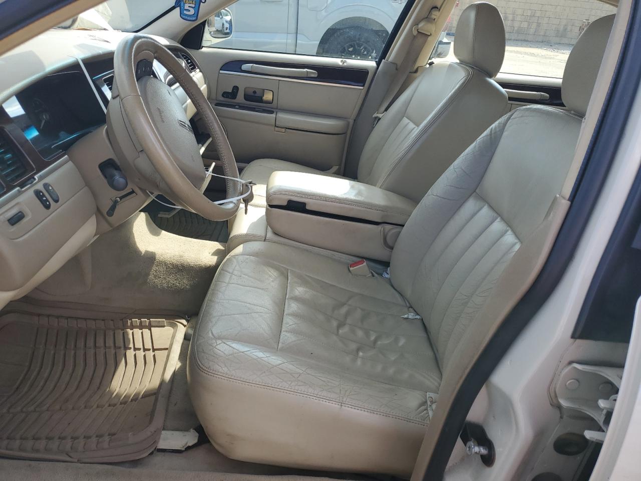 2006 Lincoln Town Car - Image 7