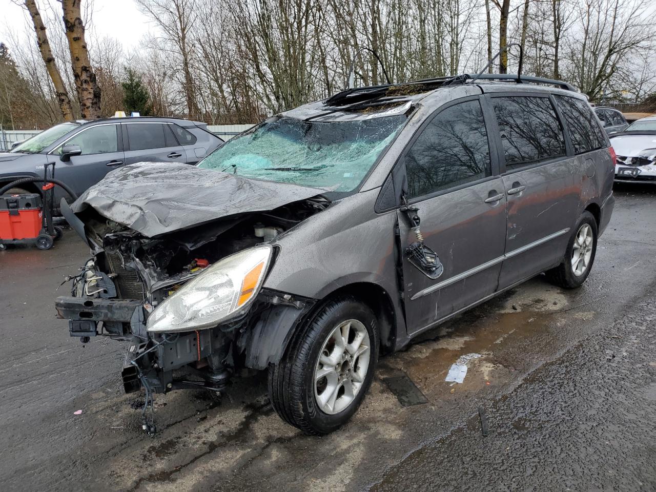 2004 Toyota Sienna - Image 1