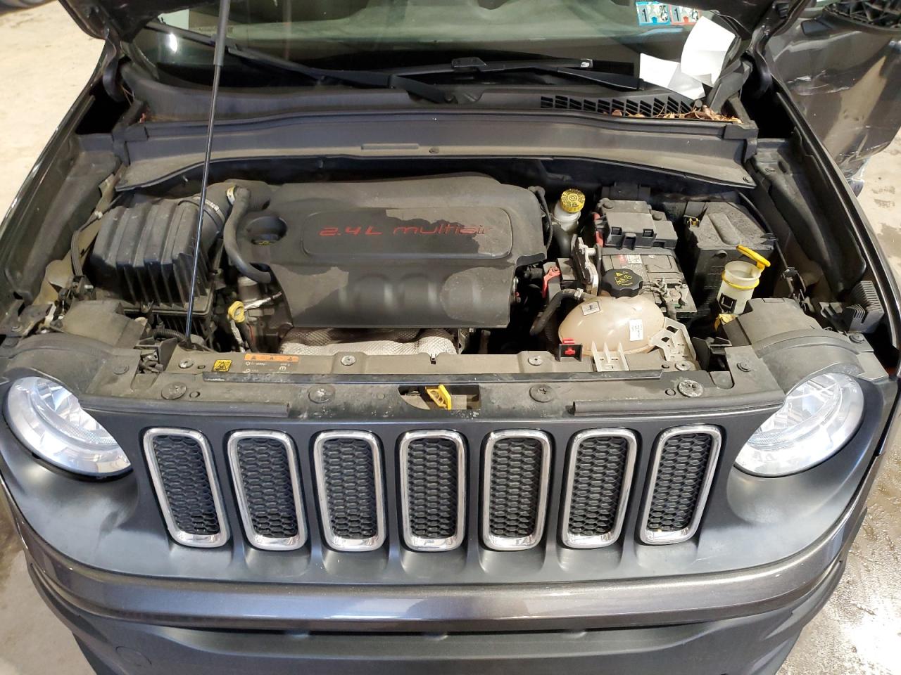 2016 Jeep Renegade - Image 12