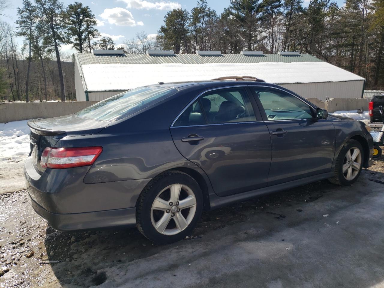 2011 Toyota Camry - Image 3