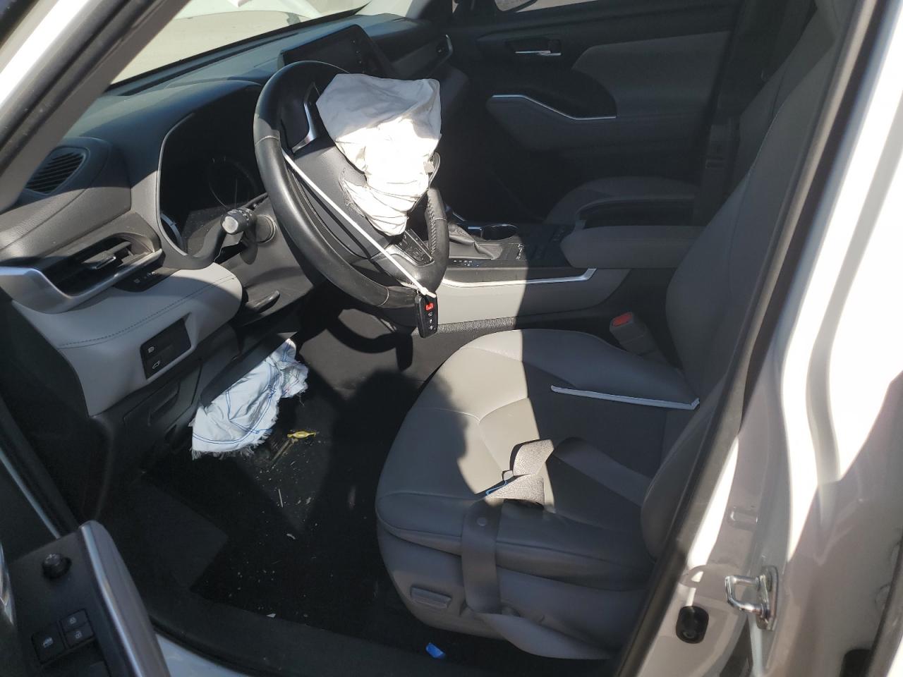 2020 Toyota Highlander - Image 7