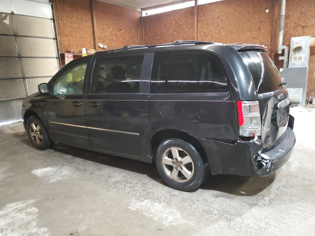 2009 Dodge Caravan - Image 2