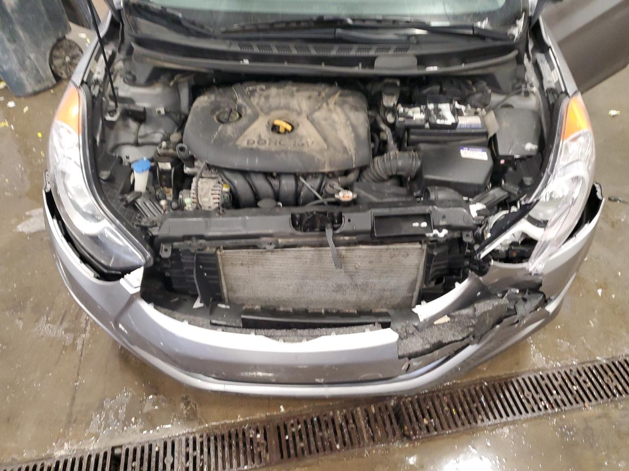 2013 Hyundai Elantra - Image 11