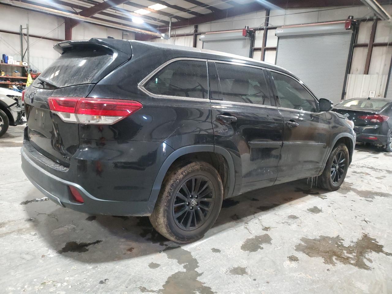 2017 Toyota Highlander - Image 3