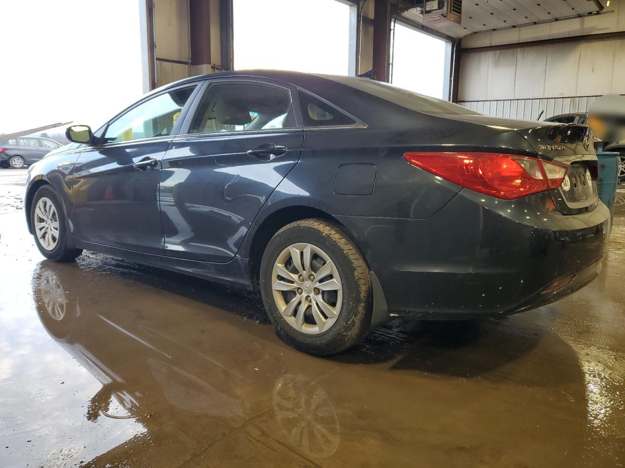 2012 Hyundai Sonata - Image 2