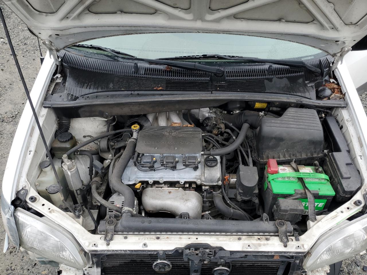 2000 Toyota Sienna - Image 12