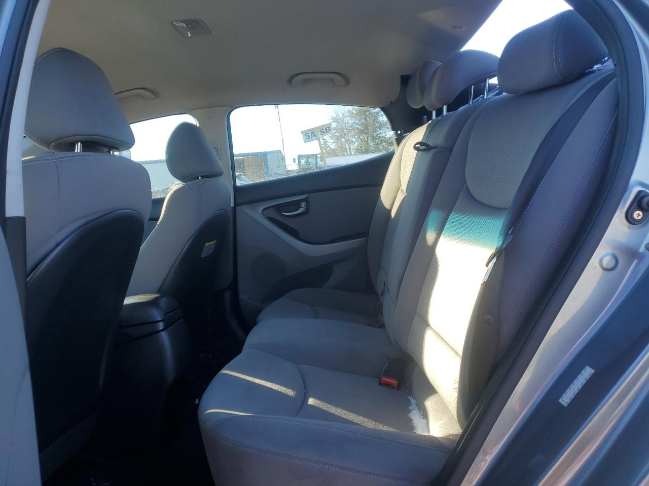 2016 Hyundai Elantra - Image 10