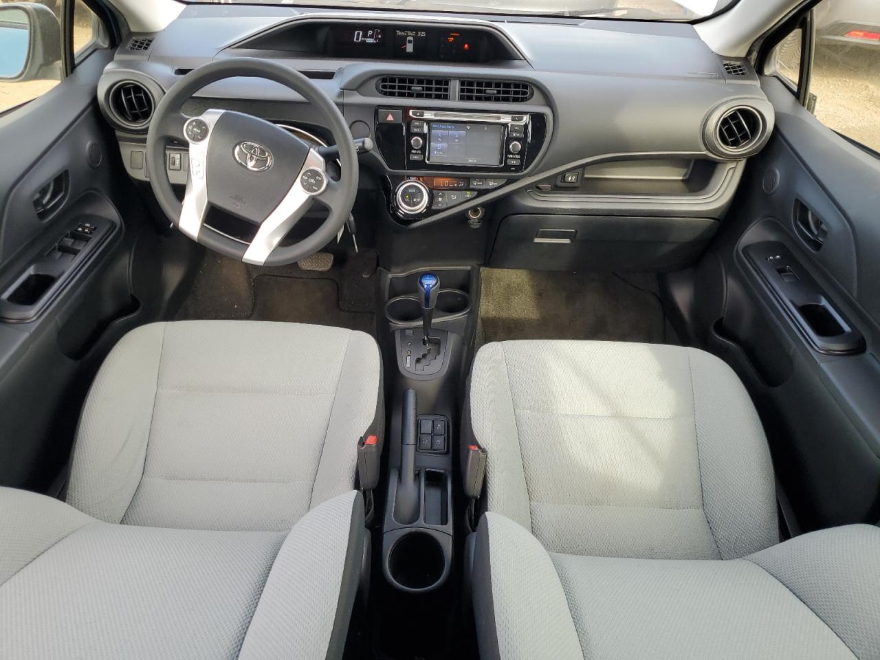 2015 Toyota Prius - Image 8