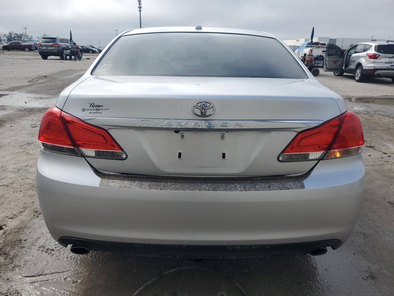 2012 Toyota Avalon - Image 6