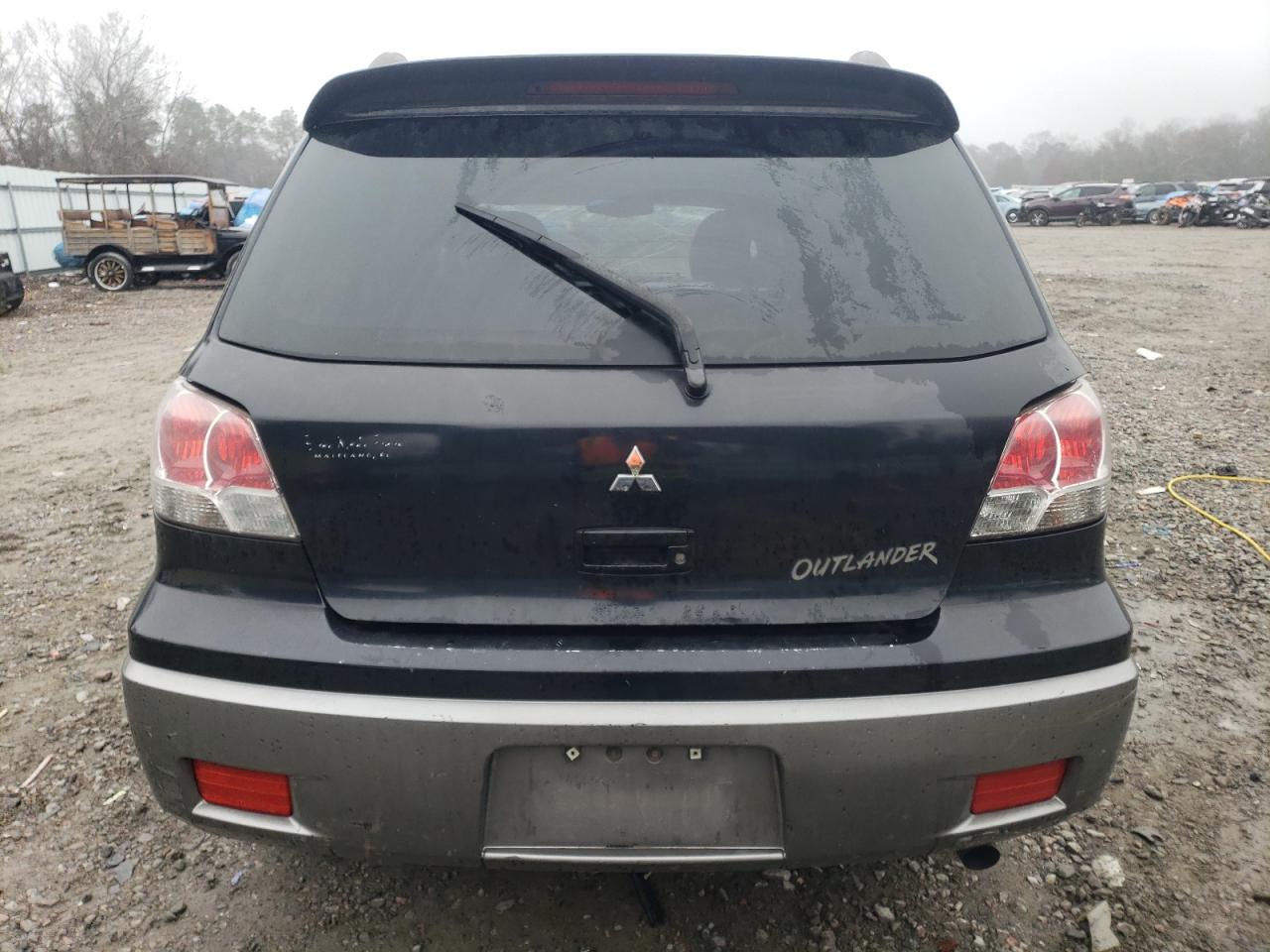 2004 Mitsubishi Outlander - Image 6
