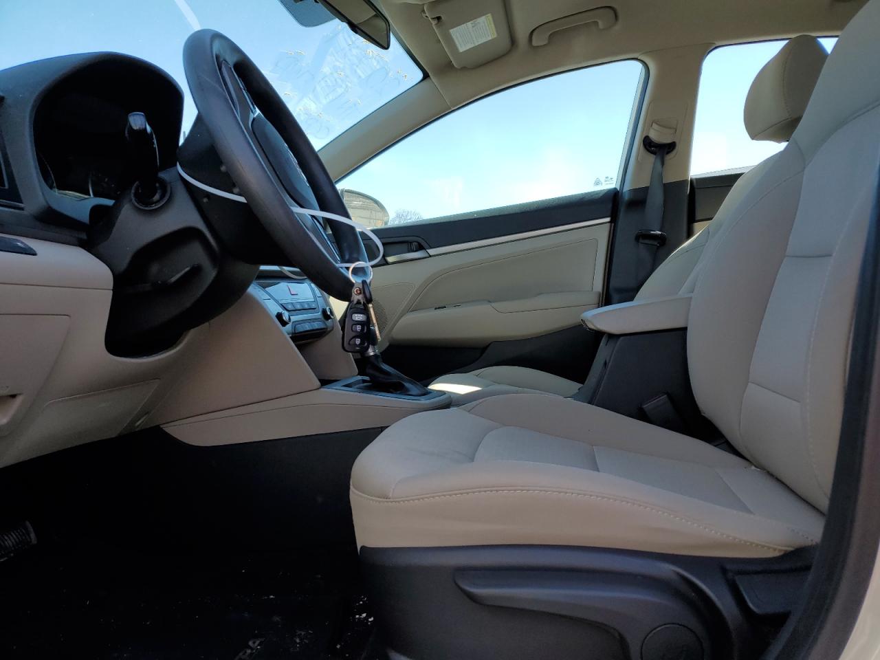 2017 Hyundai Elantra - Image 7