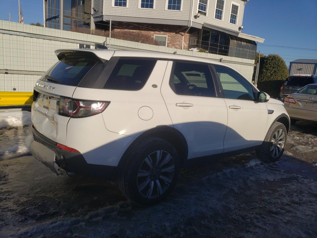 2017 Land Rover Discovery - Image 3