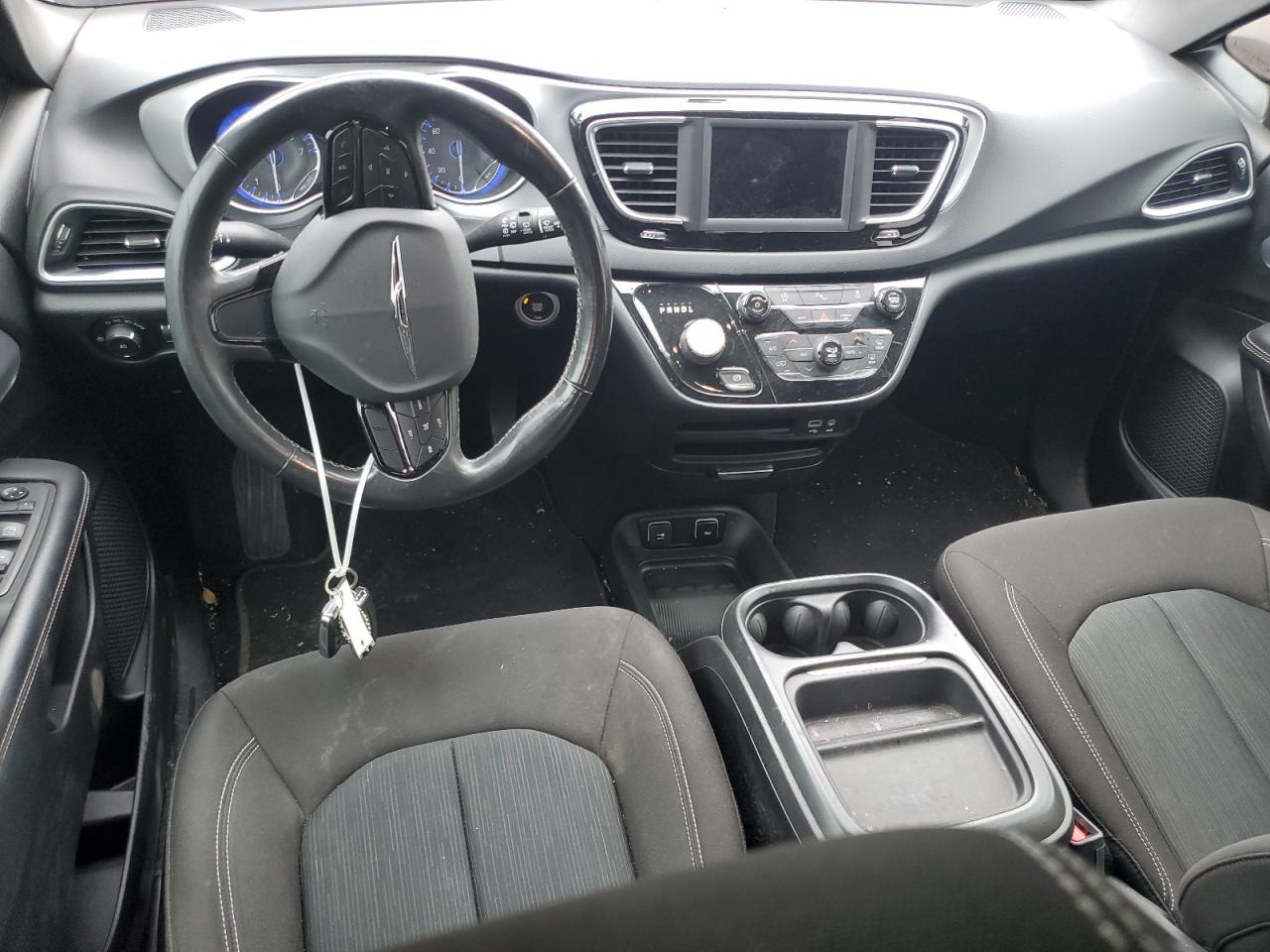 2020 Chrysler Pacifica - Image 8