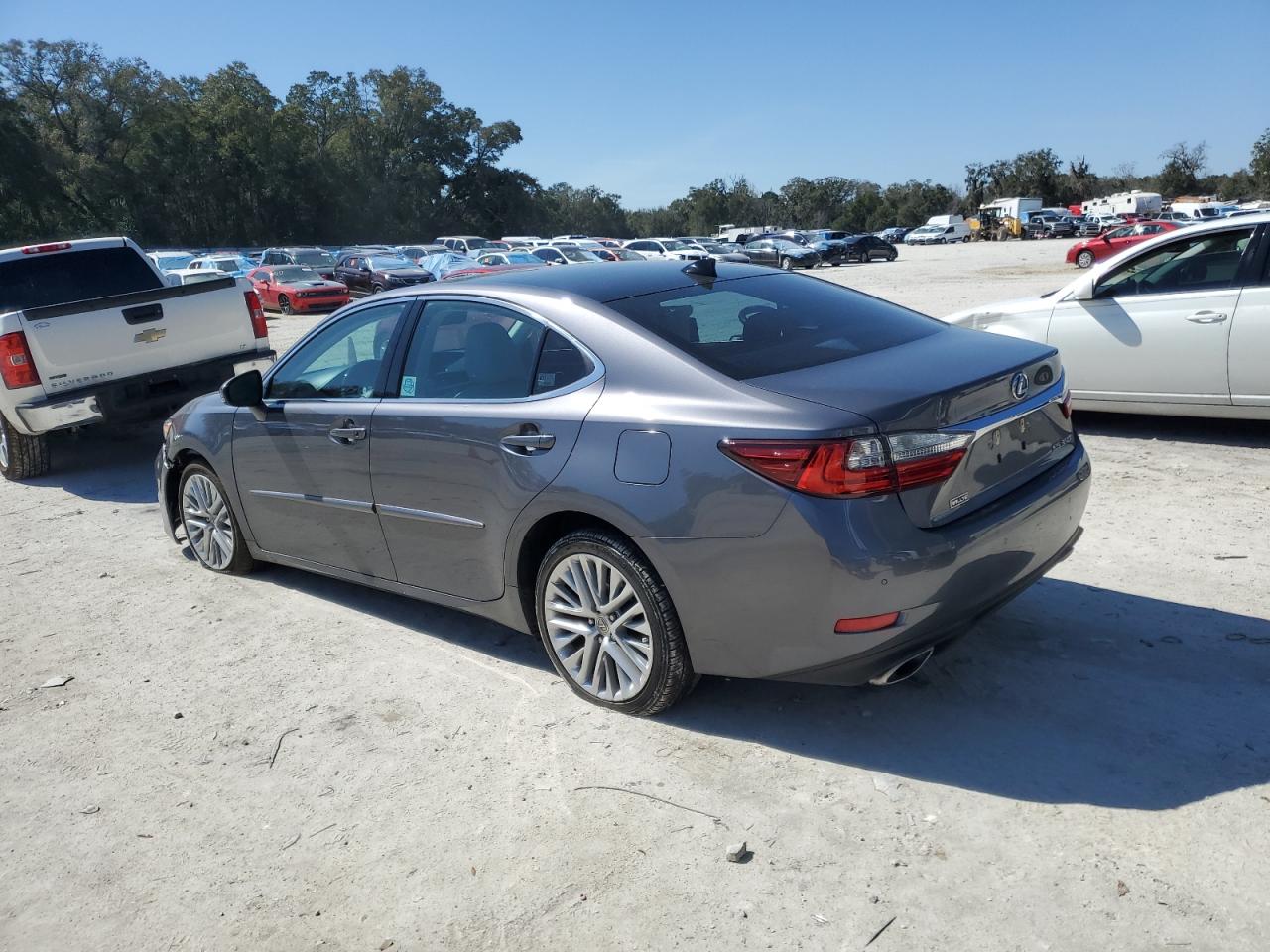 2016 Lexus ES - Image 2