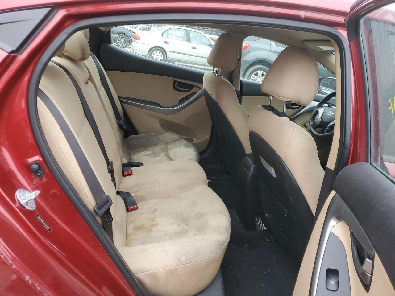 2013 Hyundai Elantra - Image 10