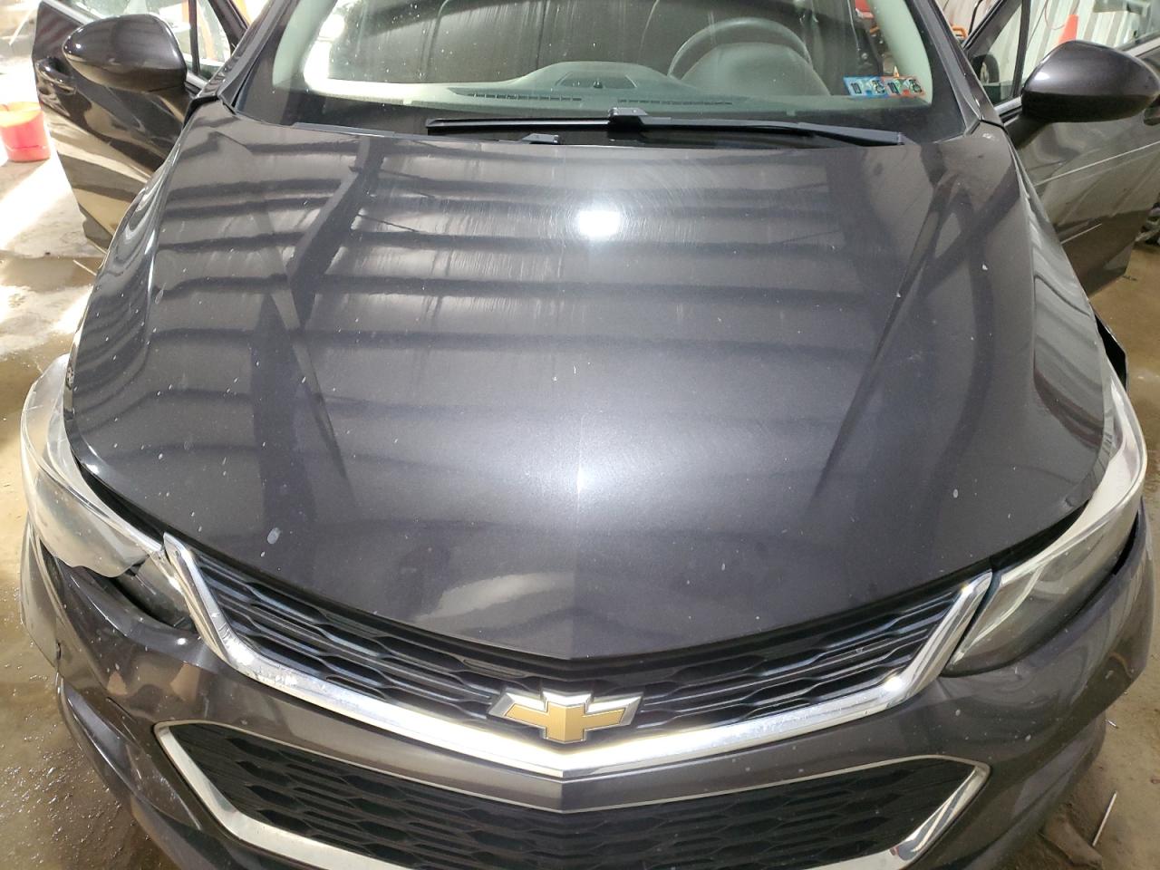 2017 Chevrolet Cruze - Image 11