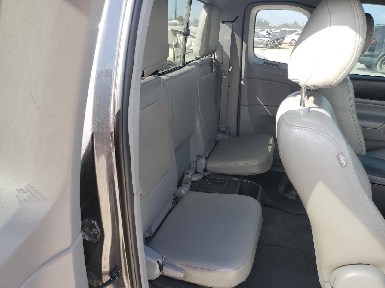2012 Toyota Tacoma - Image 10