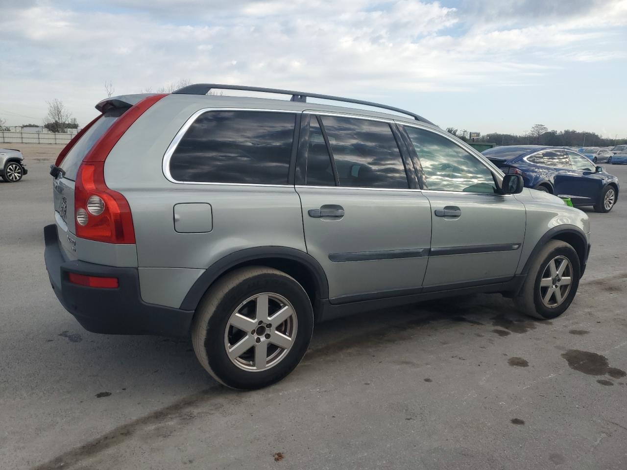 2004 Volvo XC90 - Image 3