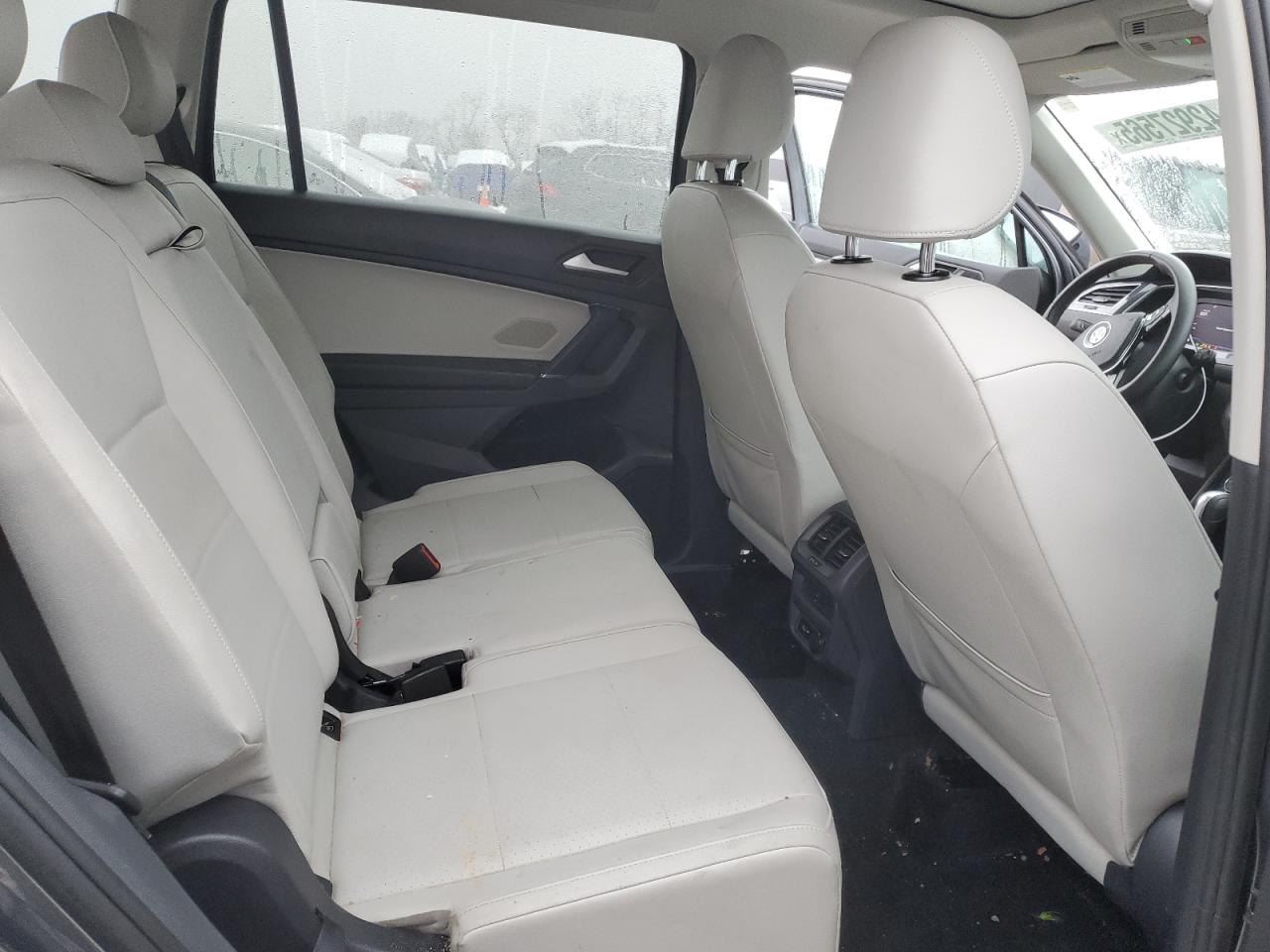 2020 Volkswagen Tiguan - Image 11