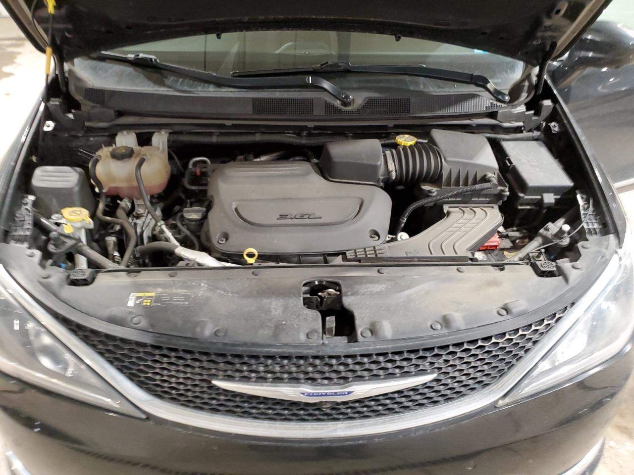 2019 Chrysler Pacifica - Image 12