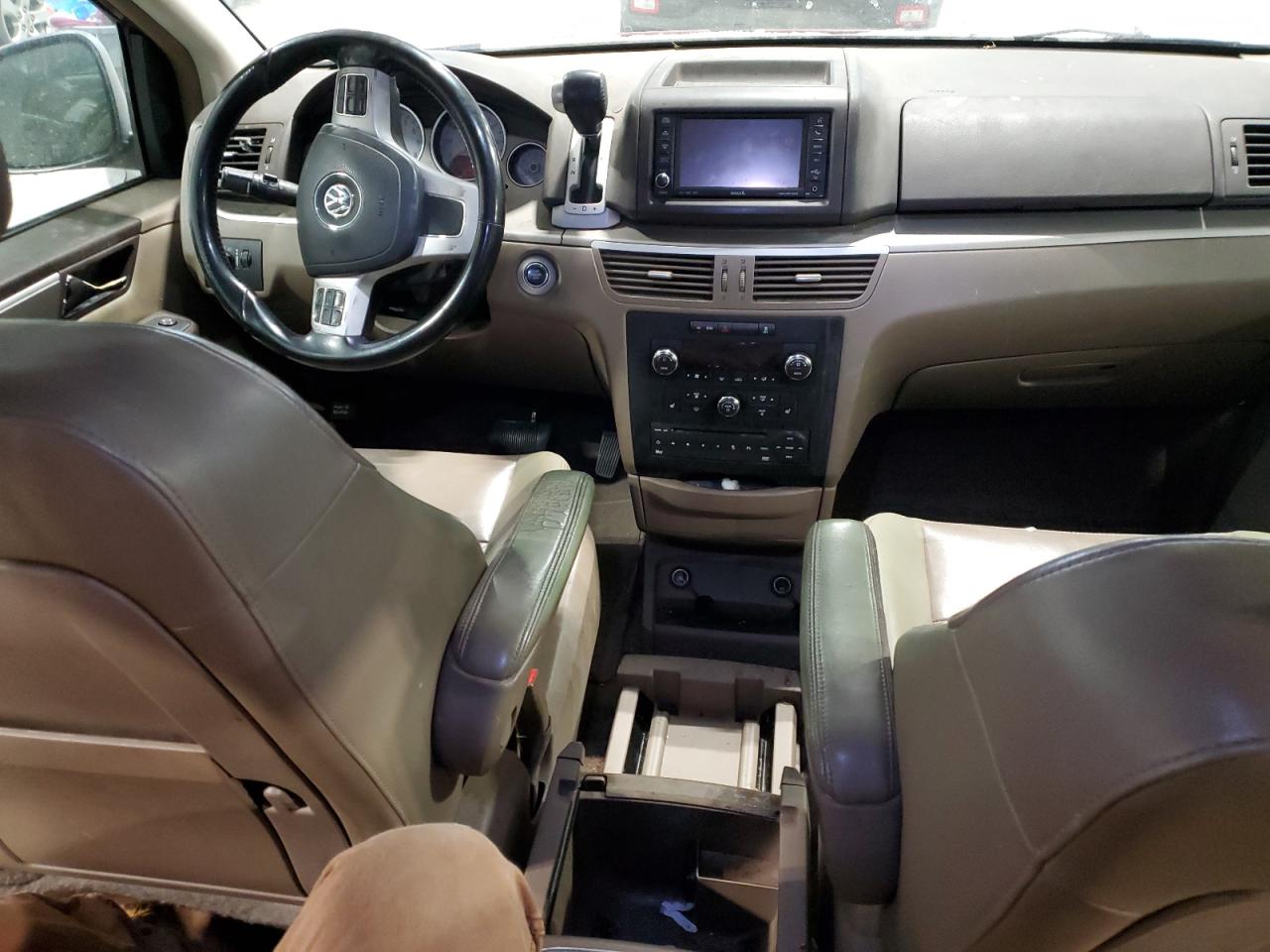 2012 Volkswagen Routan - Image 8