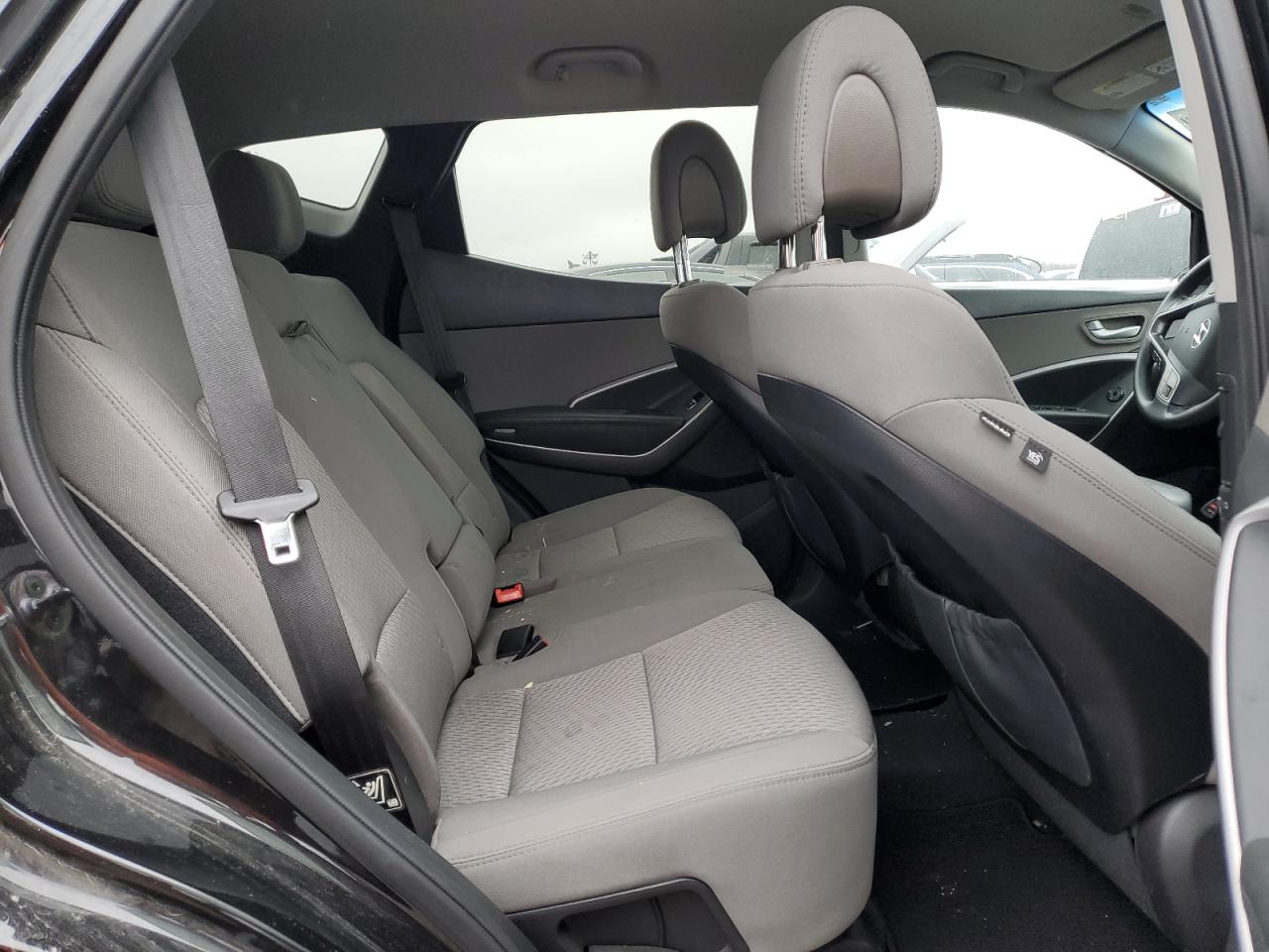 2015 Hyundai Santa Fe - Image 10