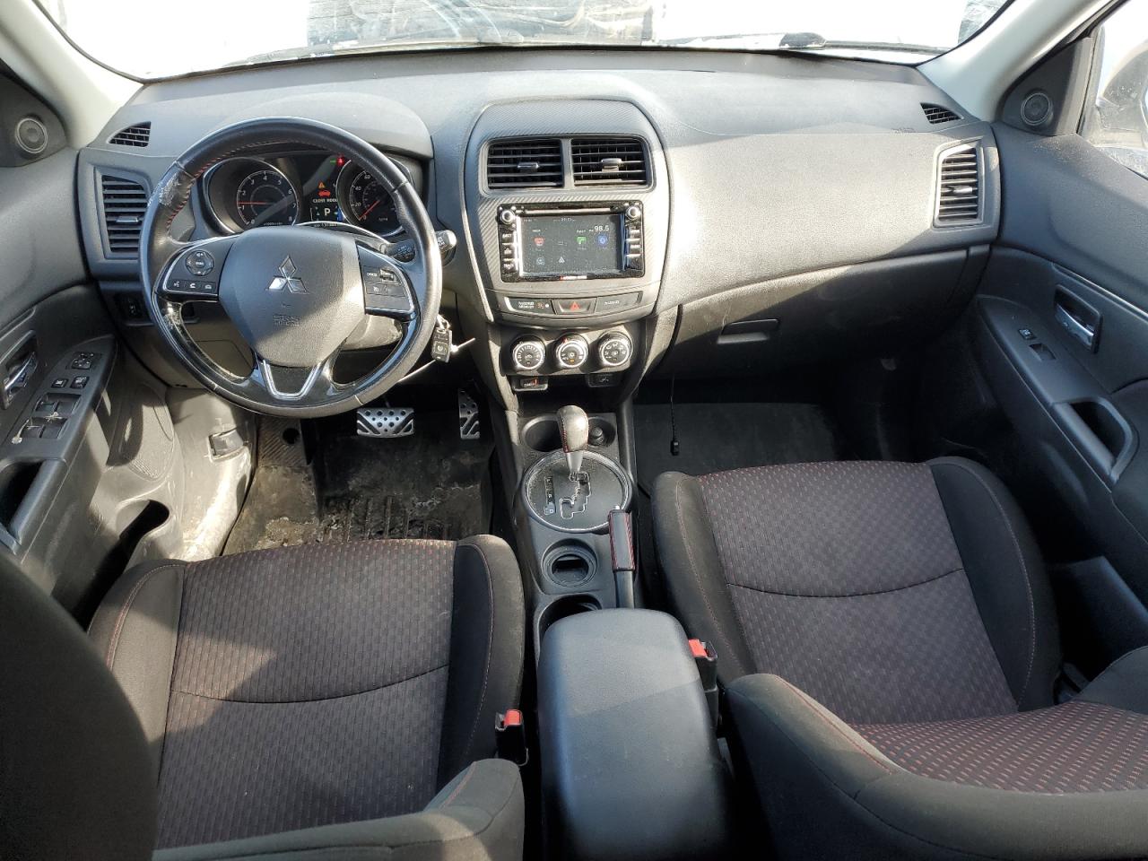 2017 Mitsubishi Outlander - Image 8