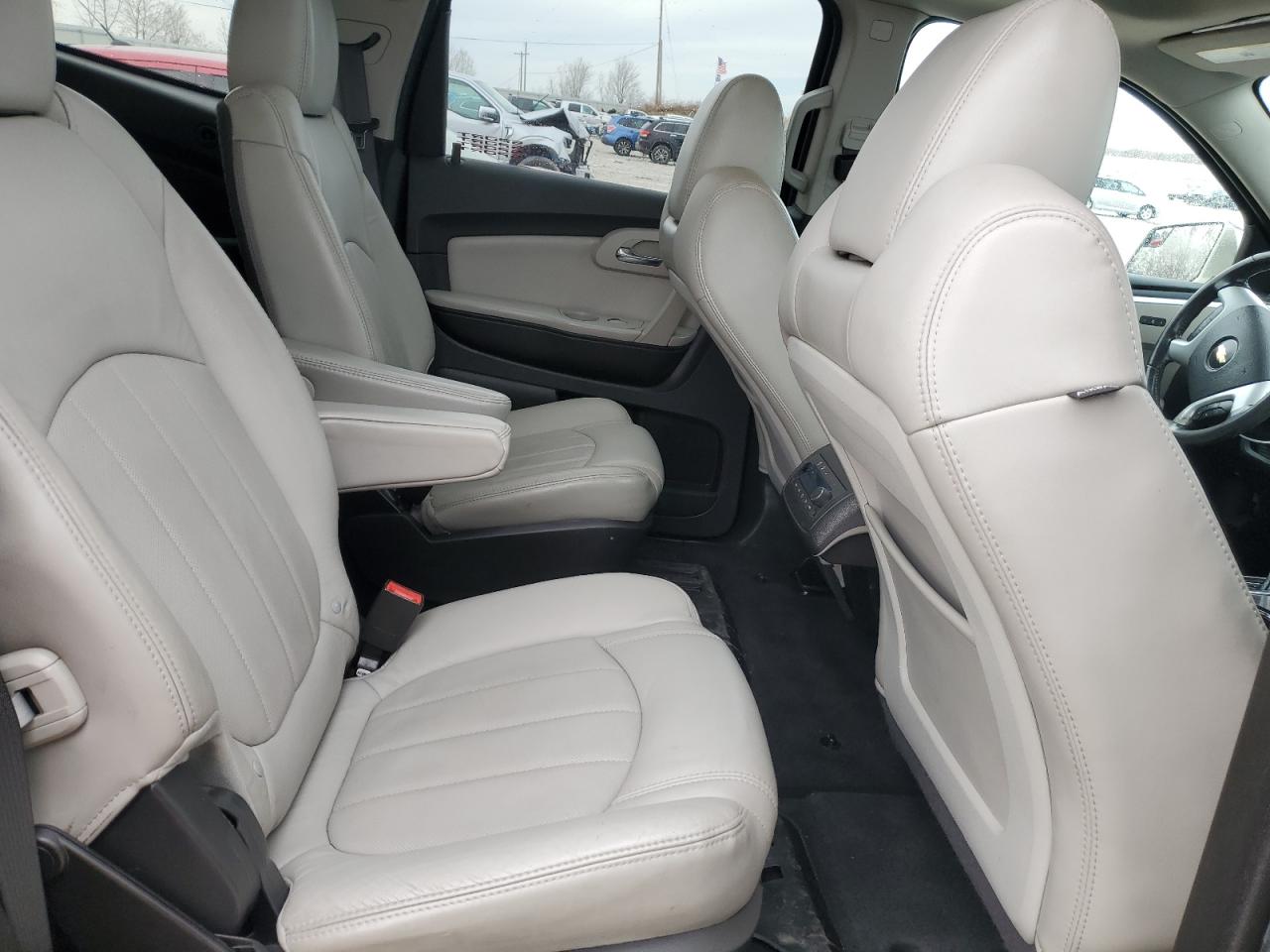 2011 Chevrolet Traverse - Image 11