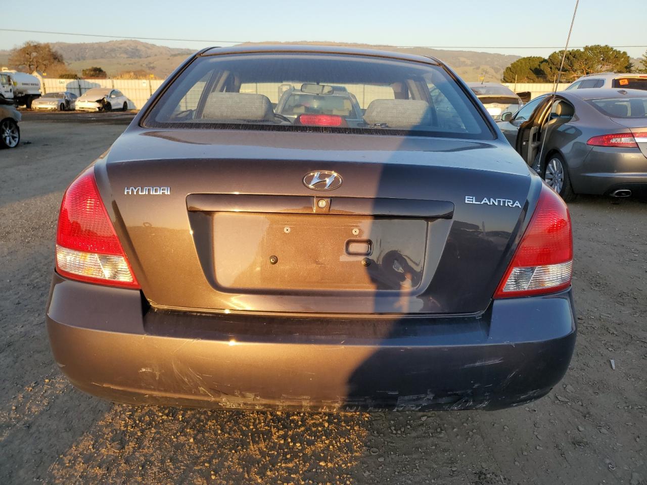2002 Hyundai Elantra - Image 6