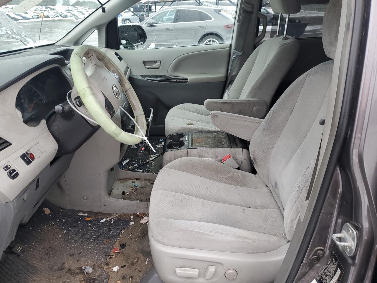 2014 Toyota Sienna - Image 7