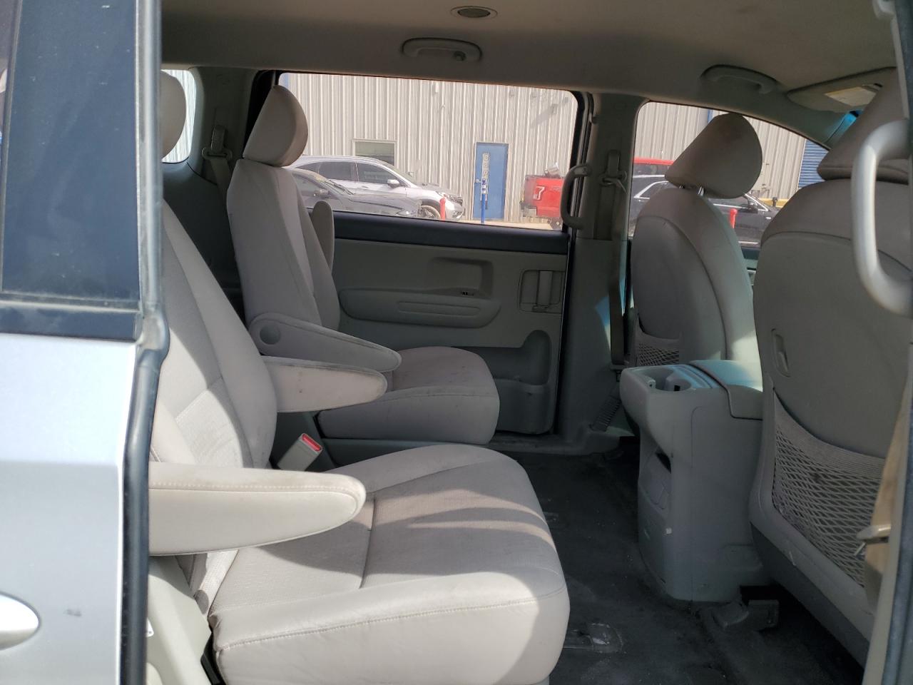 2016 Kia Sedona - Image 11