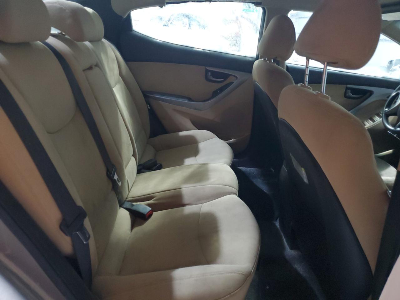 2013 Hyundai Elantra - Image 10