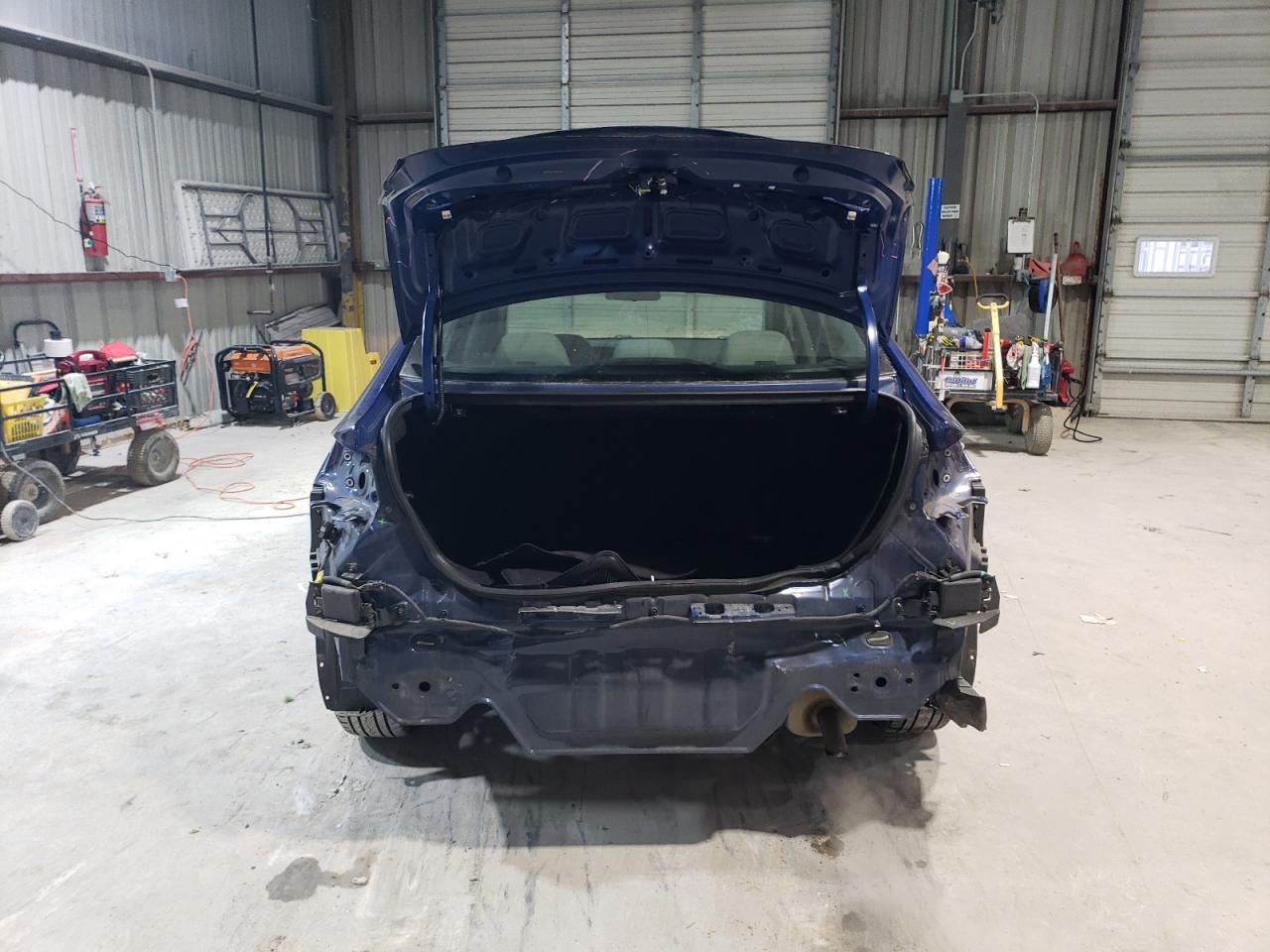2017 Hyundai Elantra - Image 6