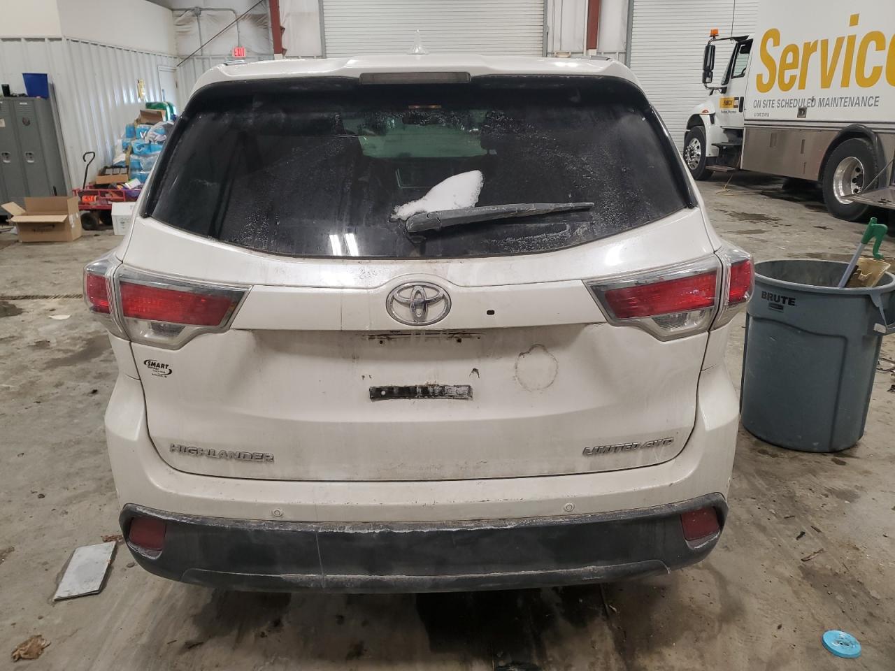 2015 Toyota Highlander - Image 6