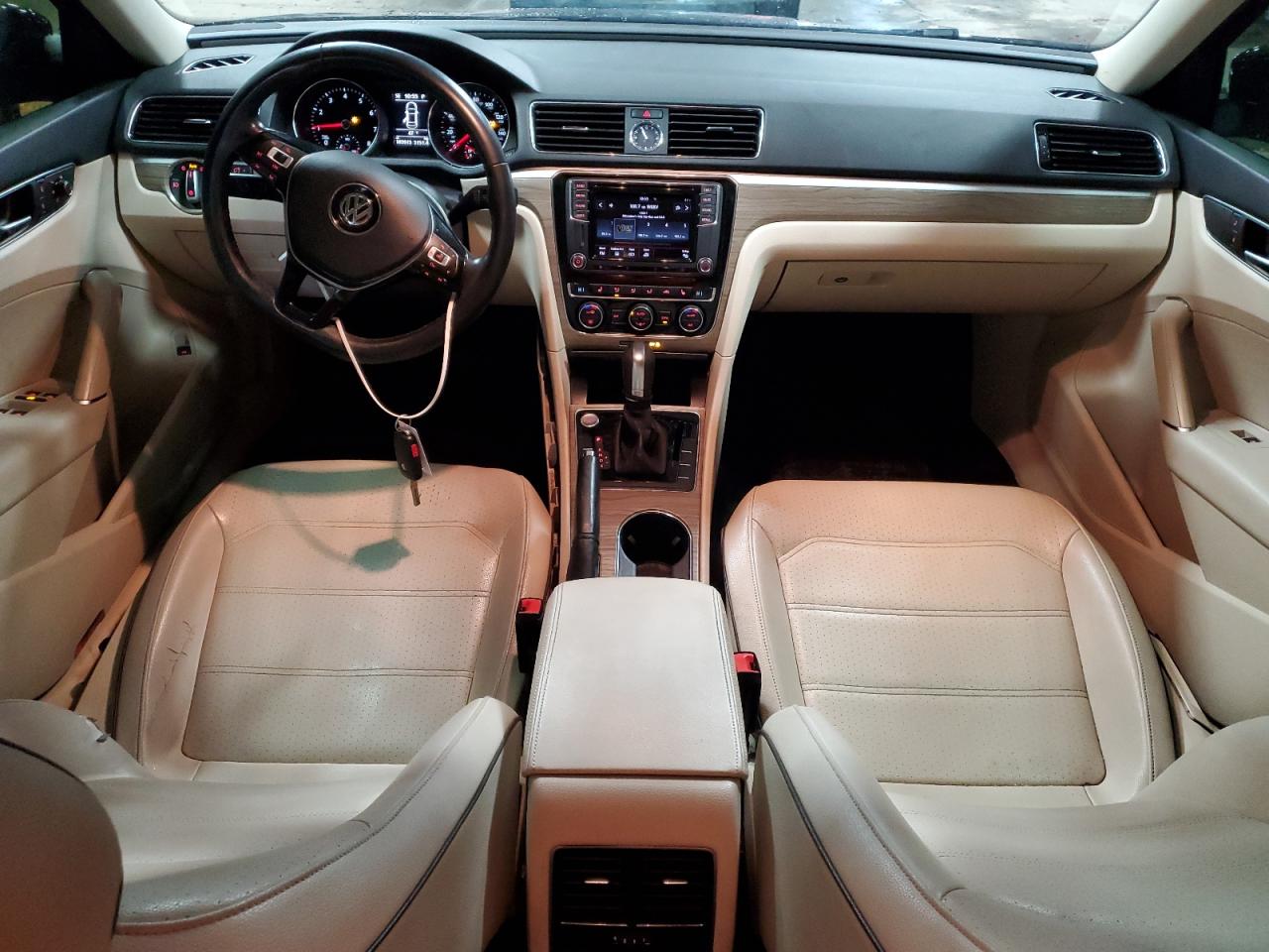 2017 Volkswagen Passat - Image 8