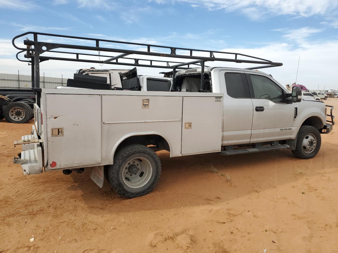 2018 Ford F350 - Image 3