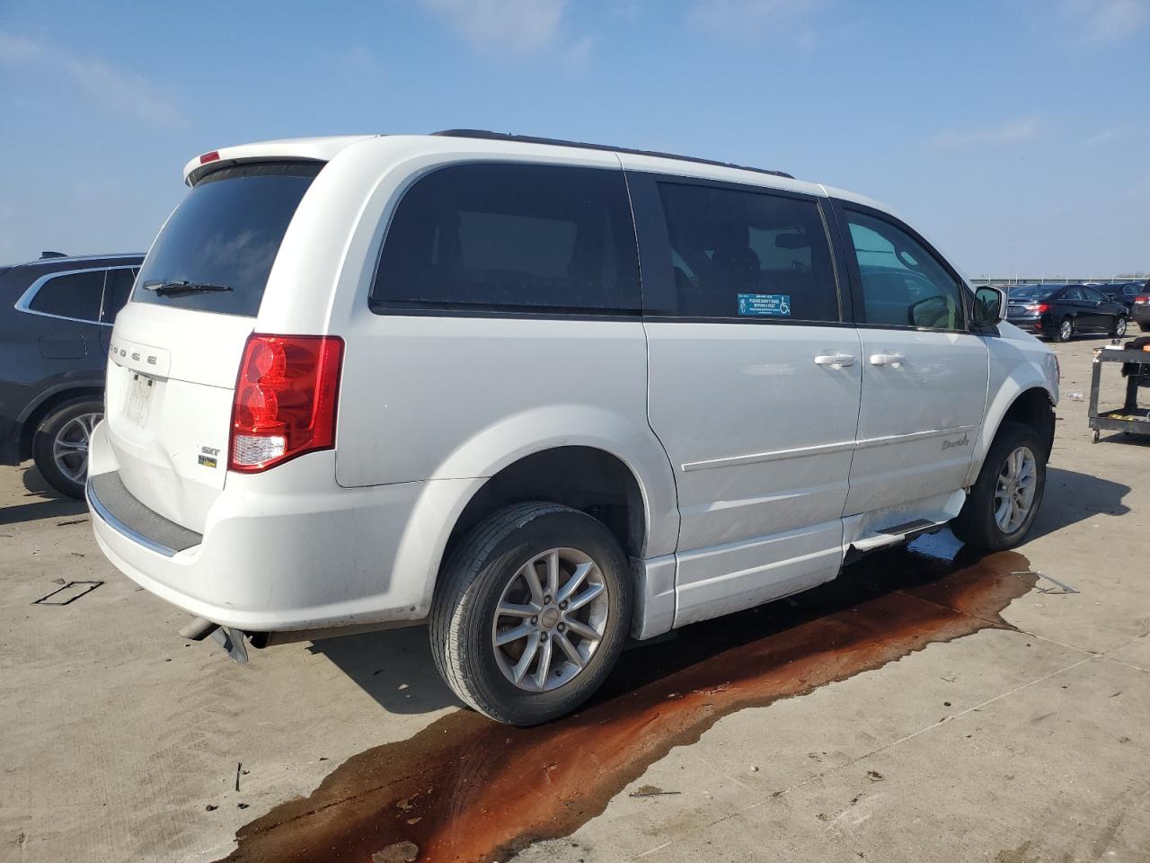 2016 Dodge Caravan - Image 3