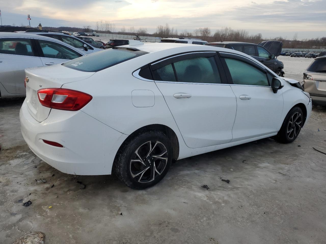 2017 Chevrolet Cruze - Image 3