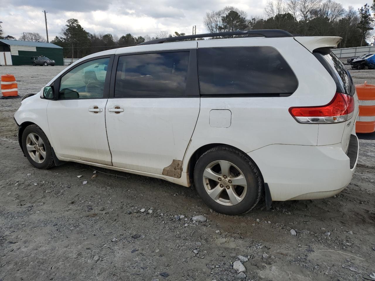 2014 Toyota Sienna - Image 2