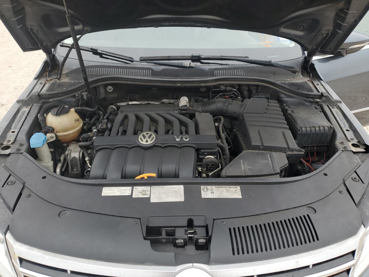 2013 Volkswagen Passat CC - Image 13